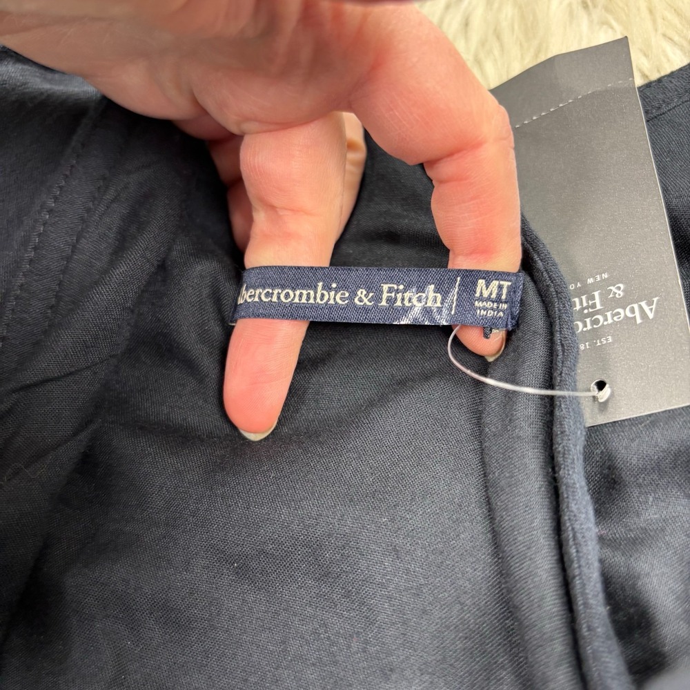 NWT Abercrombie & Fitch Women's MT Black Surplice Tie Strap Romper - Picture 3 of 7